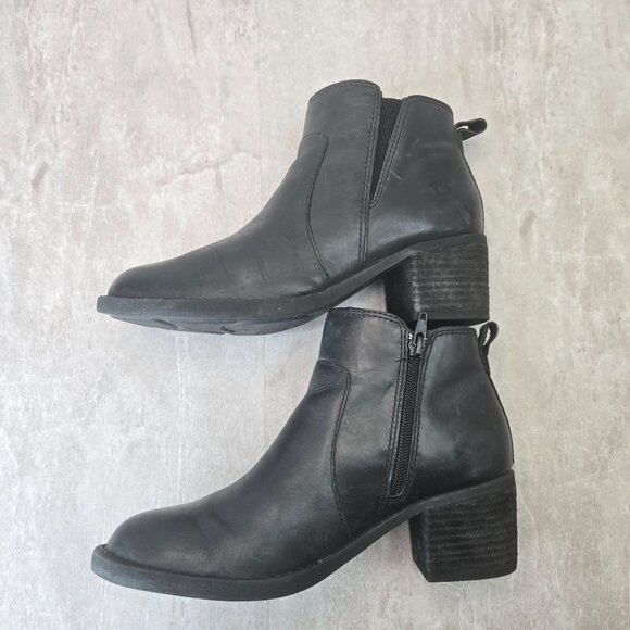 Born Ankle Boots Sz 7 Black Leather Minimalist Western Comfort Block Heel Bootie - Picture 6 of 13